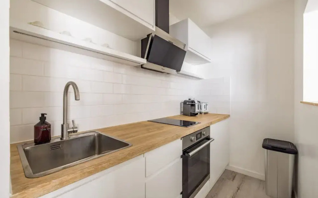 Light-filled Studio With AC - Earl s Court