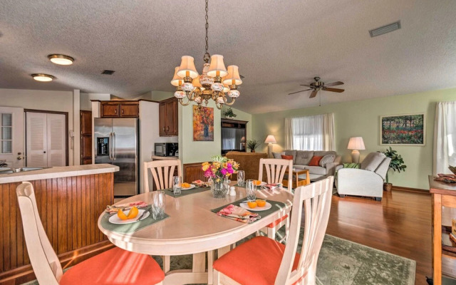 Lovely Lady Lake Home w/ Resort Amenities & Lanai!