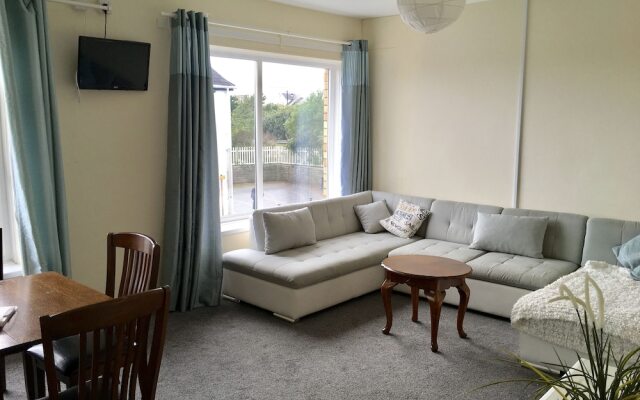 Harbour Lets - New Road Apartment - Porthcawl