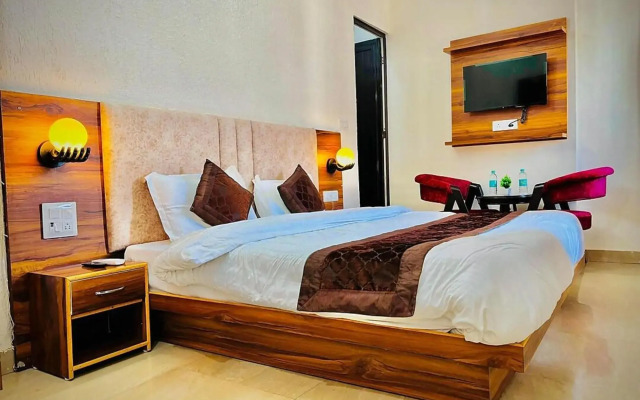 OYO Home 84603 Trinetra Guest House