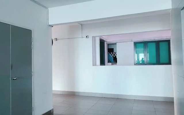 Comfy 3-Bedrooms Apartment at Meritus Residensi