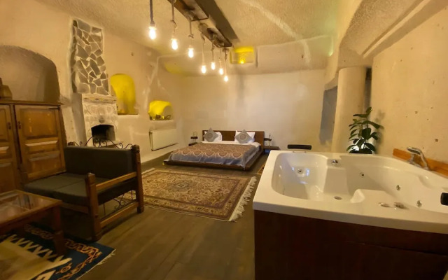 La Casa Cave