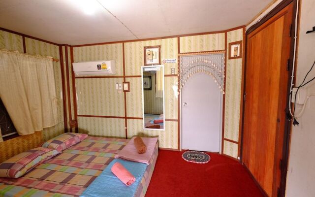 Baanpakrimklong Sukhamon Homestay & Resort