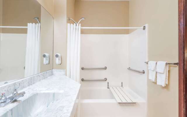 Super 8 by Wyndham Weslaco