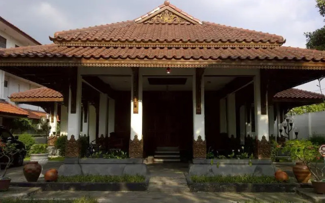 Lodging Hotel Sadinah