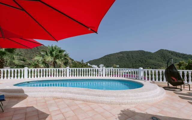 Luxurious, Detached Villa With Swimming Pool 10 Persons