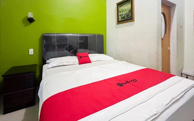 RedDoorz near Pantai Pandan Sibolga 2
