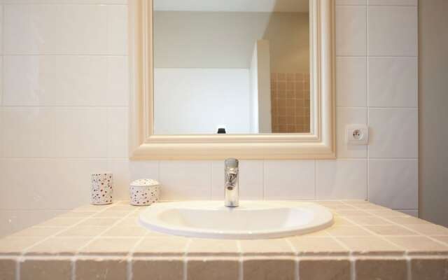 A beautiful new luxury villa close to Uzès.