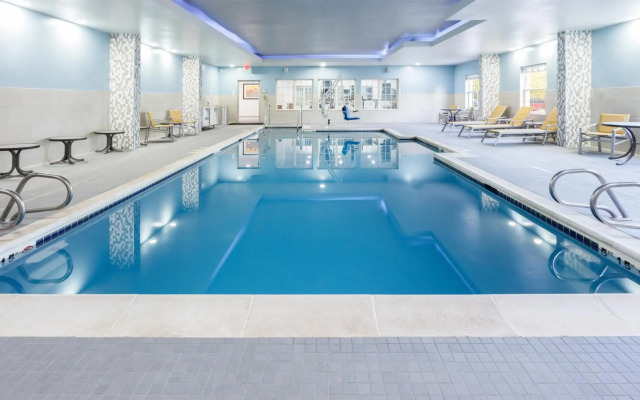 Holiday Inn Express & Suites Williamsburg by IHG