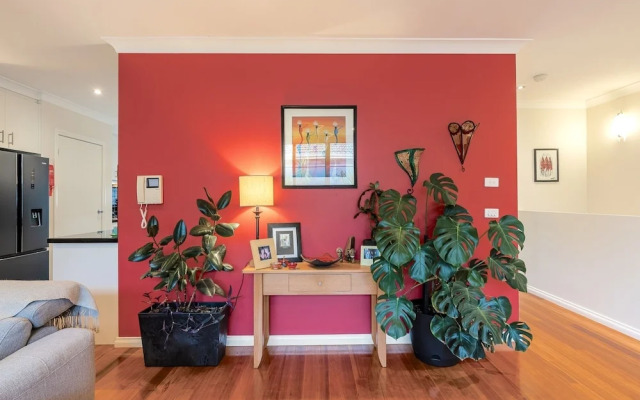 StayCentral - Tranquil Townhouse