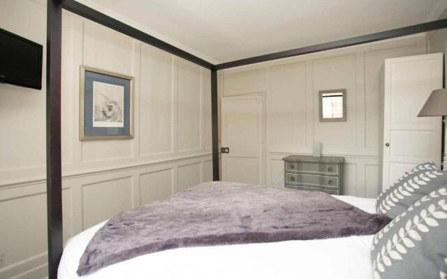 Medieval Town House - Walled Garden Sleeps 8