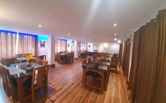 Hotel Arms