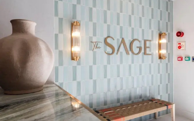 Luxurious Sea Point Apartment With Private Entrance