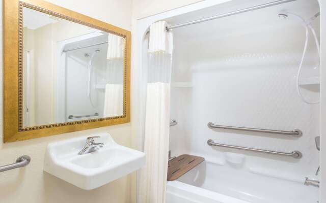 Baymont by Wyndham Muskegon