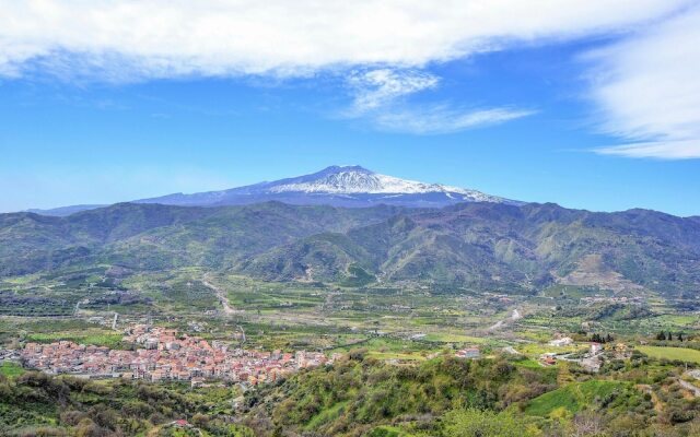 Amazing Apartment in Taormina With Wifi