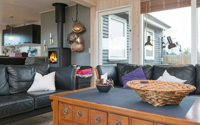 Quaint Holiday Home in Henne near Beach
