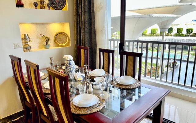 Luxury hotel apartment with pools in front AUC