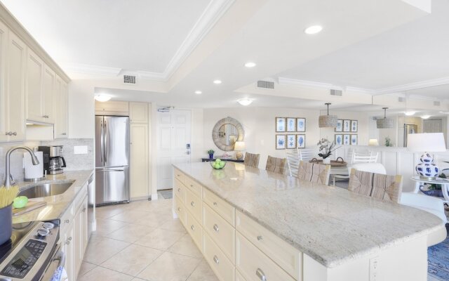 Cozy Beachfront Getaway With Pool and spa