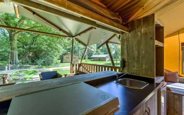 Glamping Tent in Tranquil Park