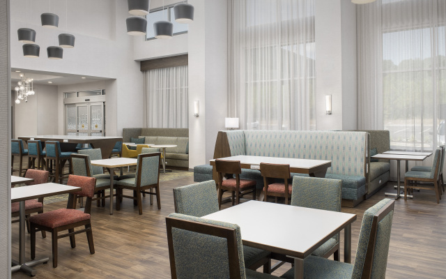 Hampton Inn & Suites Lexington Columbia