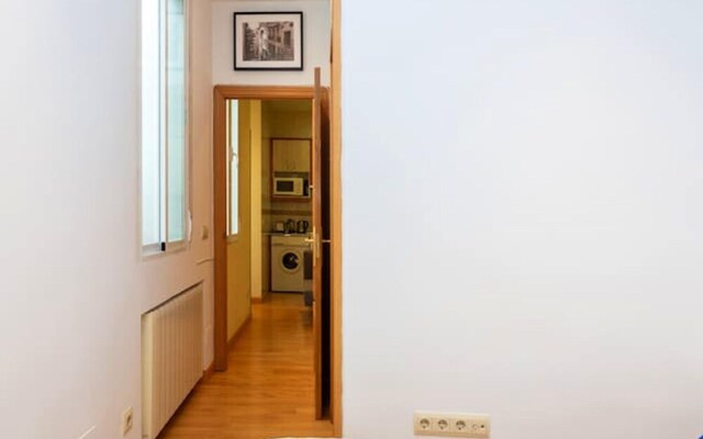 Apartment with One Bedroom in Madrid, with Wifi