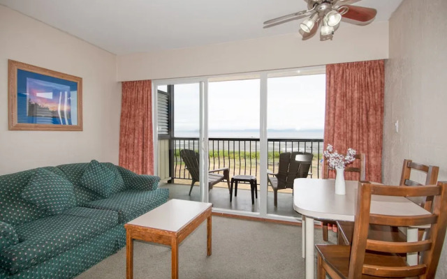 Sea Edge Beachside Hotel