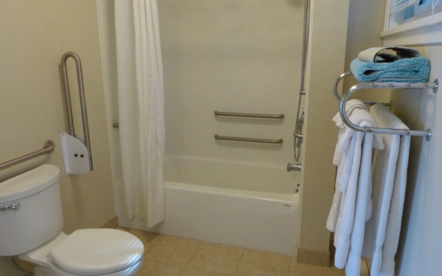 Oasis by the Bay Vacation Suites
