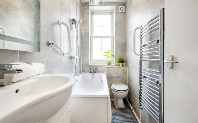 Modern London stay near Nothing Hill