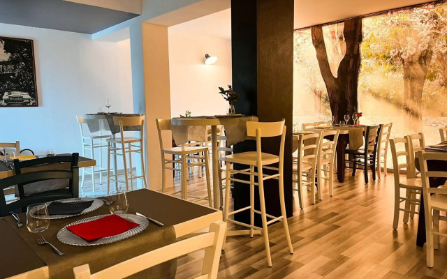 Hotel Joli
