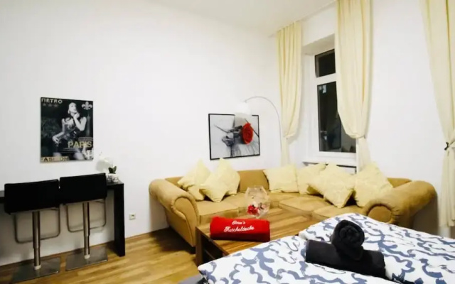 Cozy 2BR Apartment Near Augarten