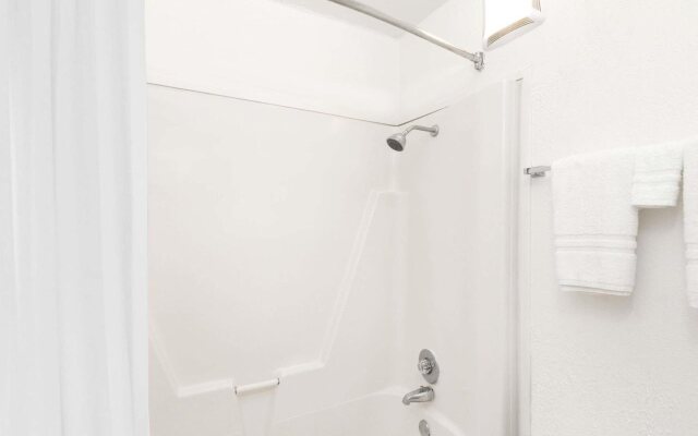 Days Inn by Wyndham San Antonio Lytle