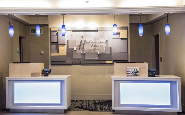 Holiday Inn Express & Suites Alexandria, an IHG Hotel