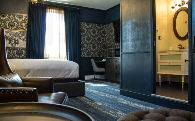 Midnight Sun, a Coast Hotel