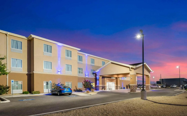 Quality Inn & Suites Carlsbad Caverns Area