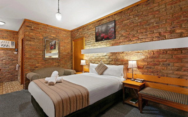 The Settlement Historic Hotel