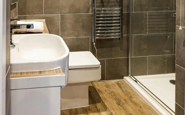 Entire Luxury Studio in the Central of Reading