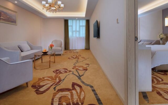 Vienna International Hotel (Guangzhou South Railway Station Sanshan)