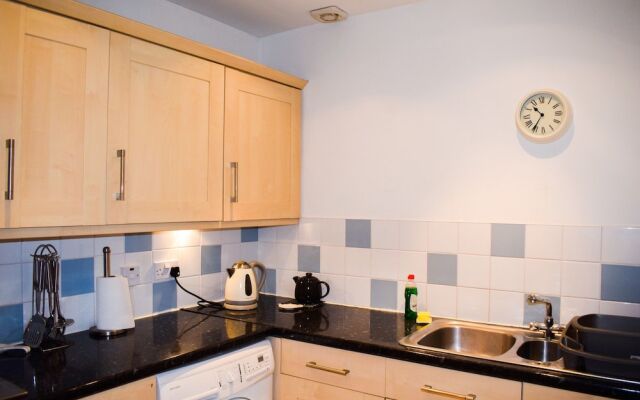 Bright 2 Bedroom Home In Edinburgh