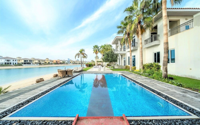 Ultimate Luxury sea front villa with private pool Palm Jumeirah
