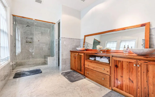 Stunning 5 BR Urban Oasis Downtown NOLA