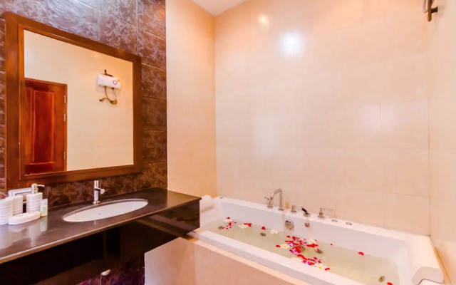 3 Bedrooms Pool Villa Walk to Patong