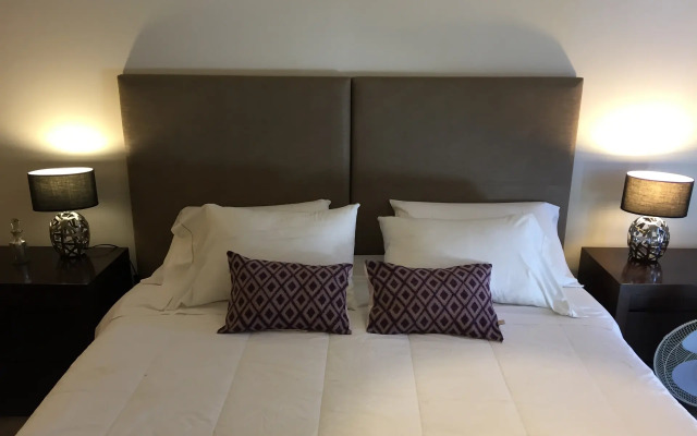 Urbana Suites & Studios 440