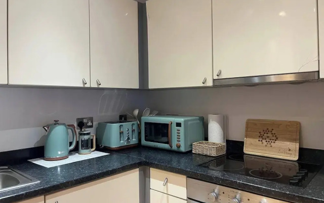 Apartmentsleeps5-city-tv-wifi-seaview