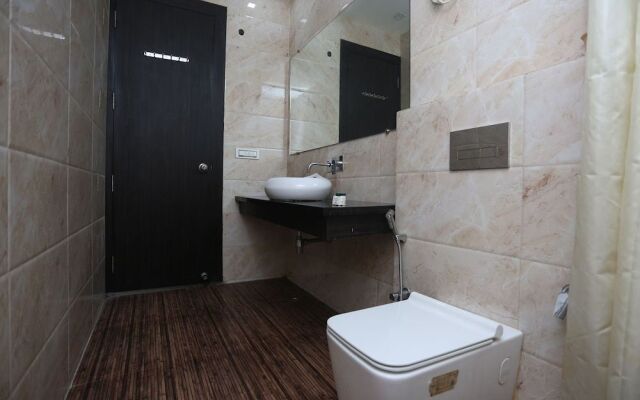 OYO 27864 Hotel Samrat