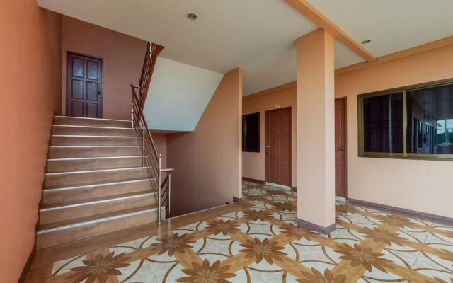 OYO 1087 Udom Khomkham Apartment