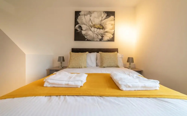 The Elk Suite Sasco Apartments