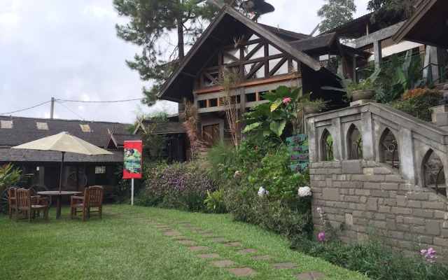 Rumah Stroberi Organic Farm and Lodge