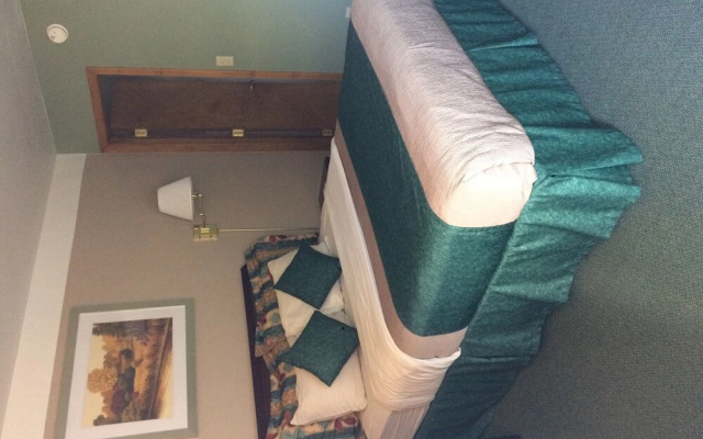 East Hills INN and SUITES