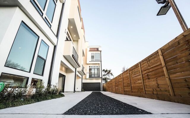 Kaizer Anthony Living