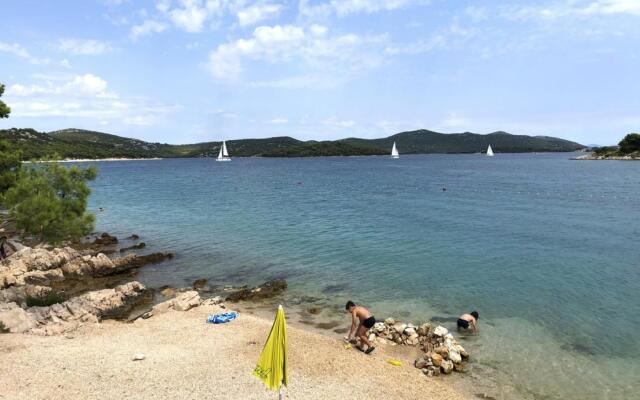 Slavica - Free Parking - A1 Mali